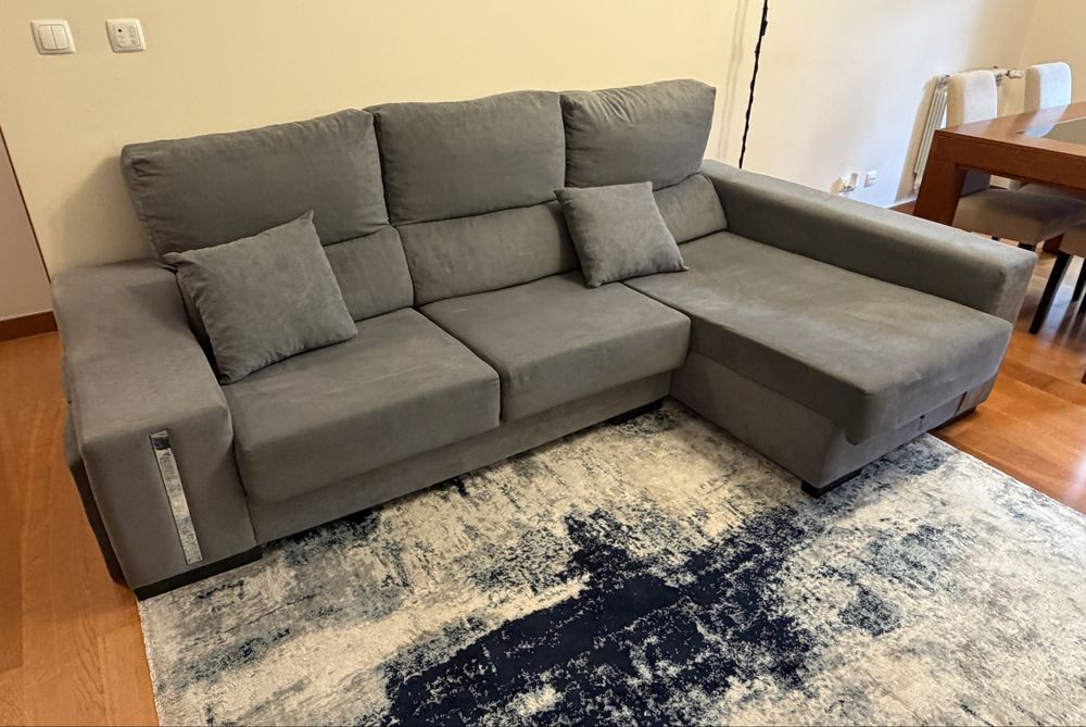 Sofá chaise longue 3 lugares com baú