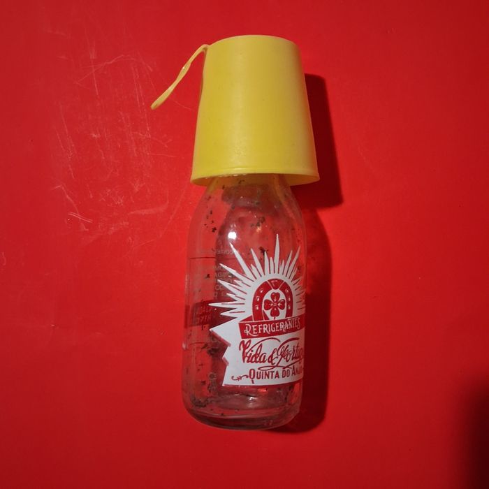Garrafa refrigerantes Vida e Fortuna com copo de oferta original