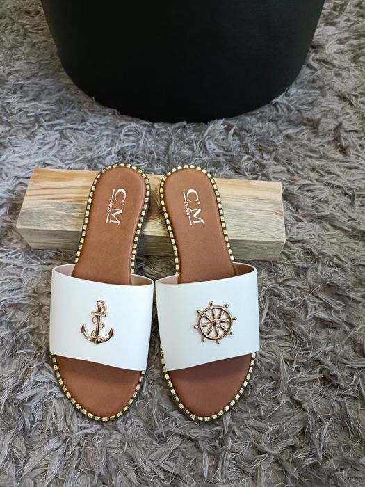 Białe skórzane klapki damskie R 40