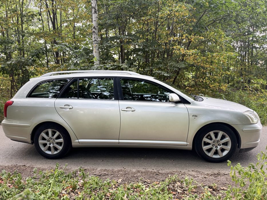 Авто универсал Avensis 2.0 D-4D