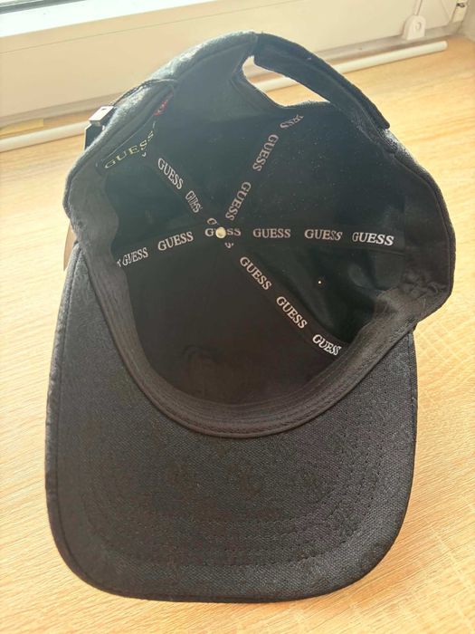 Czapka z daszkiem GUESS