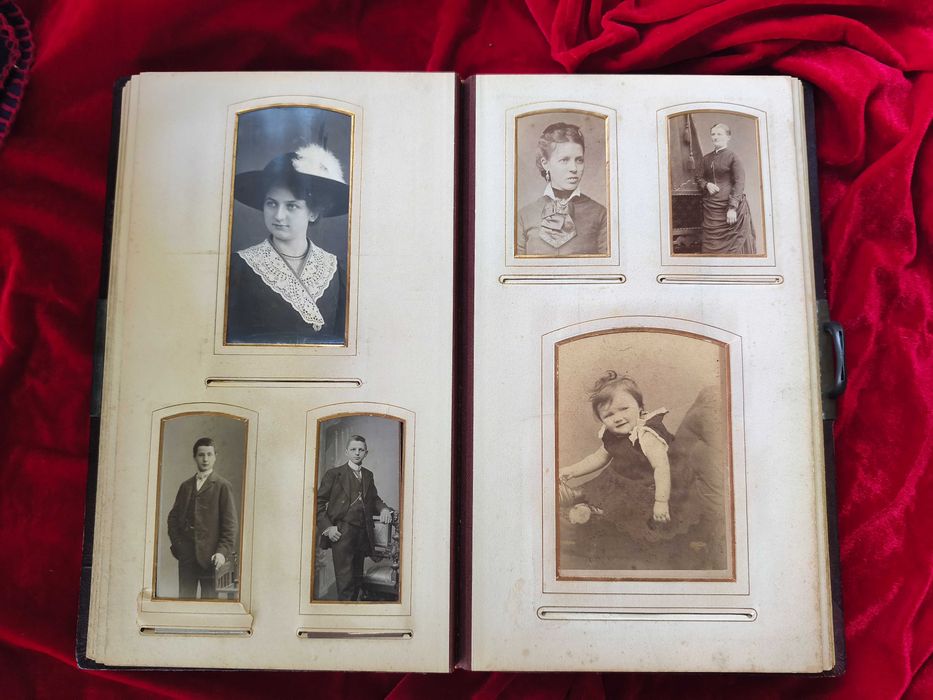 Antyczny, Secesyjny stary album ze zdjęciami. CDV.