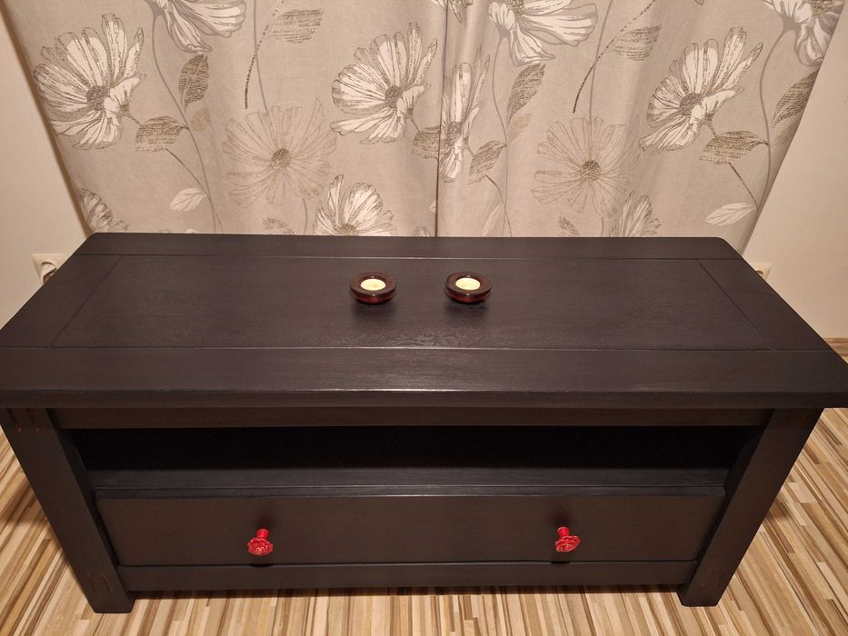 Urocza komoda rtv drewniana czarna