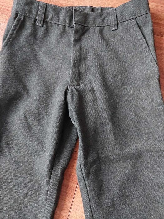 Spodnie garniturowe chłopięce rozm. 98-104