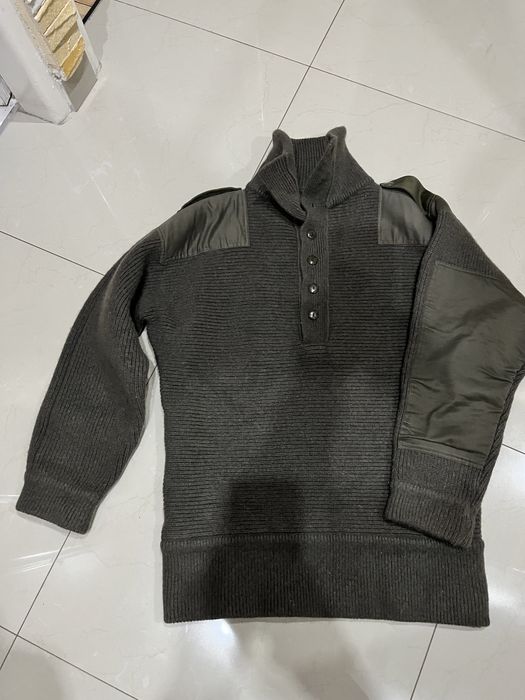 Sweter funkcyjny z pagonami