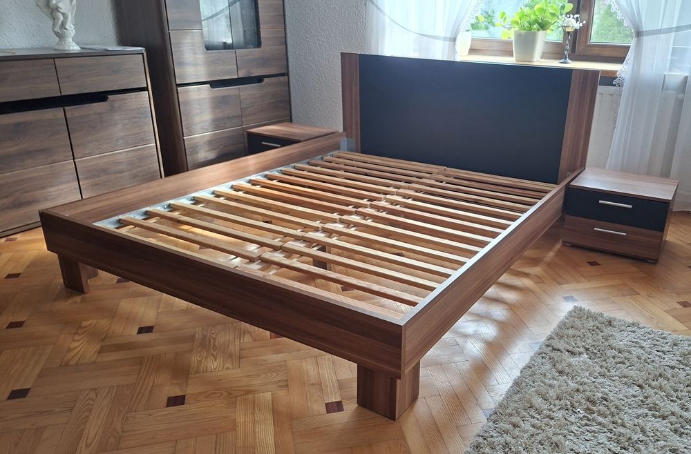 Łóżko małżeńskie 160x200 ze stelażem + 2 szafki nocne (komplet)
