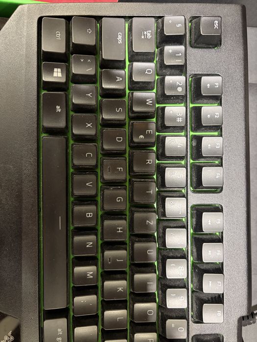Razer Blackwidow Ultimate como novo, pouco uso. Layout “QWERTZ”