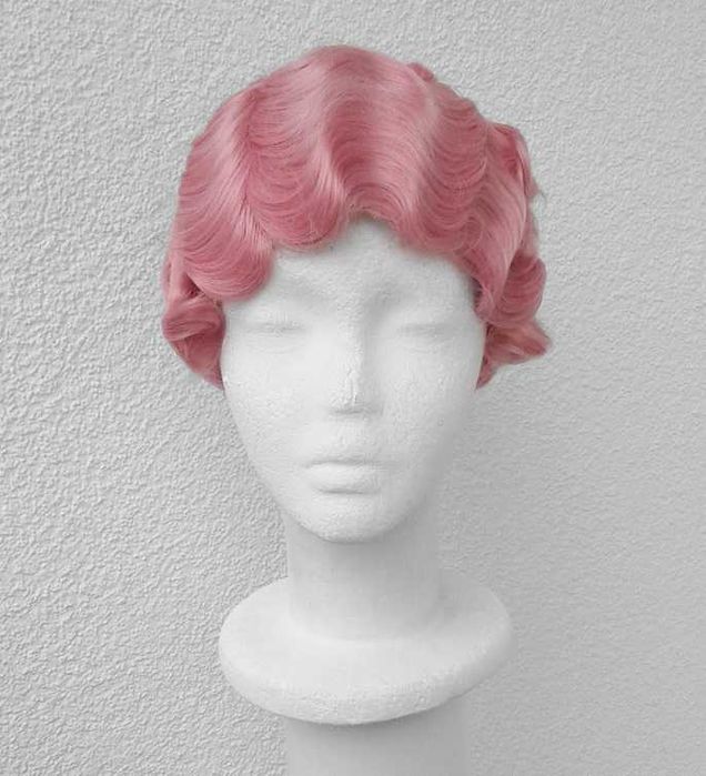 Krótka różowa falowana peruka lata 20ste 30ste cosplay wig sufrażystka