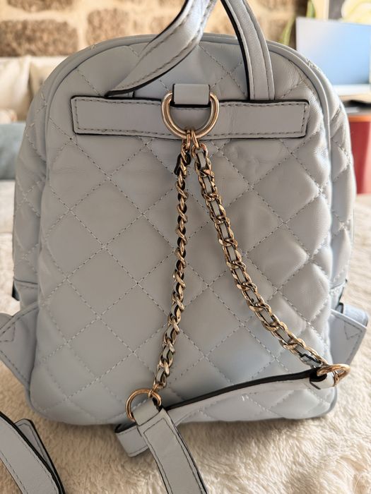 Mochila Guess Original Cinza Claro – Excelente Estado