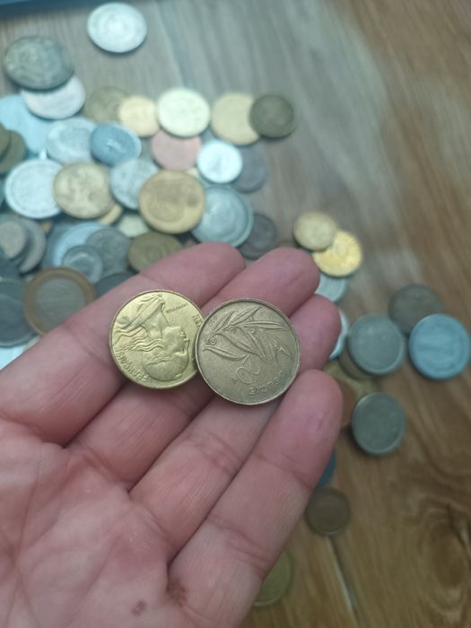 625  Монет  світу