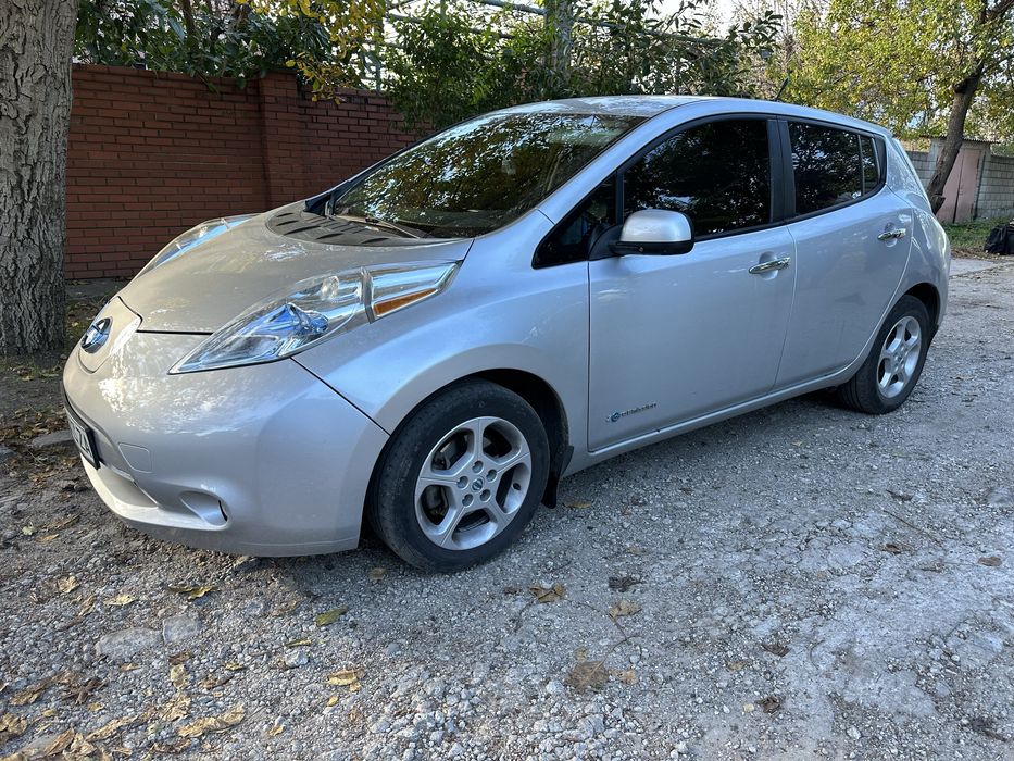 Аренда авто Nissan Ниссан лиф машина под такси в оренду Каменское