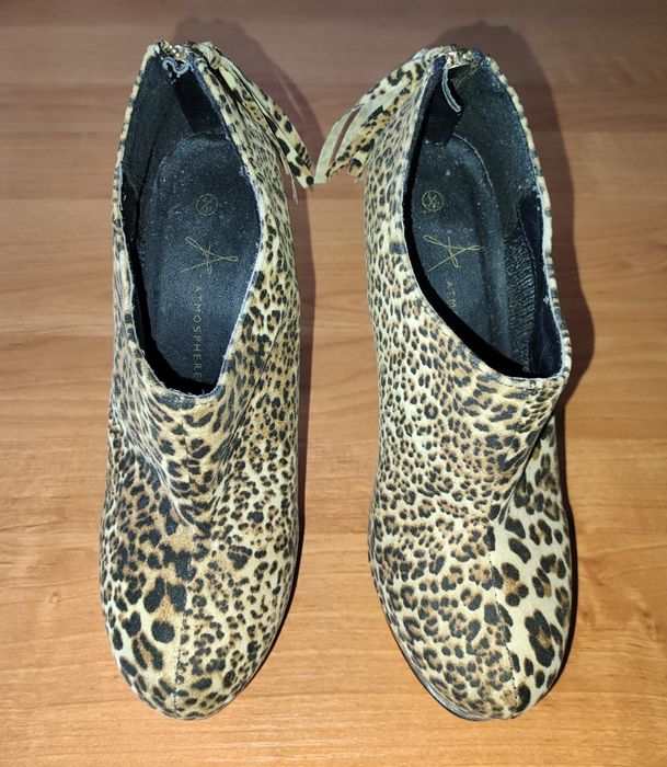 Botki na szpilce i platformie w panterkę ATMOSPHERE, BDB, r. 37/24 cm