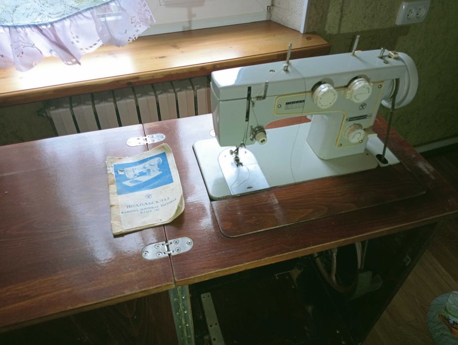 Продам швейную машинку Подольск-142 (бытовая, класс 142)