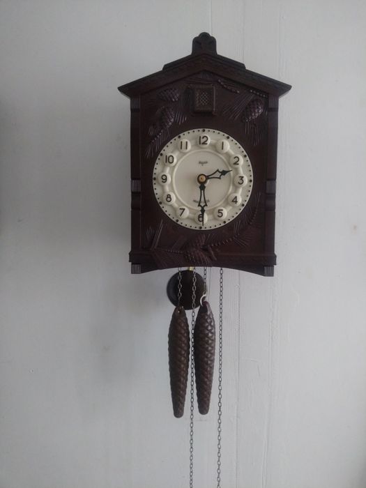 Zegar wiszący z kukułką majak