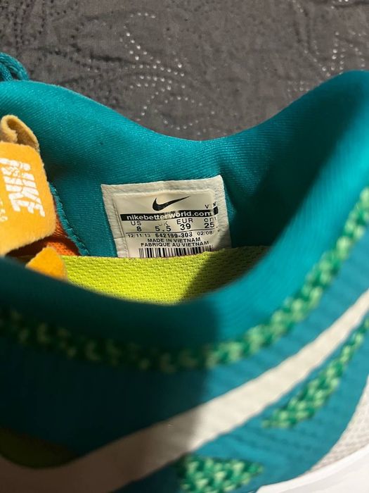 Продам кроссовки Nike