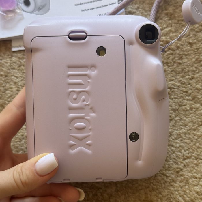 Instax mini 11 фіолетового кольору