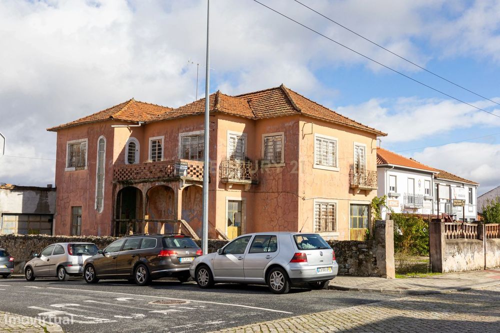 Moradia centenária T7 em Bragança