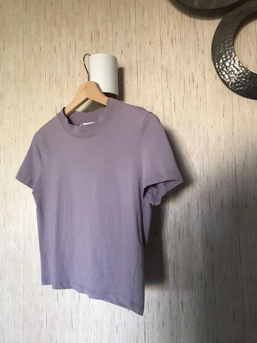 T-shirt lilás da Zara