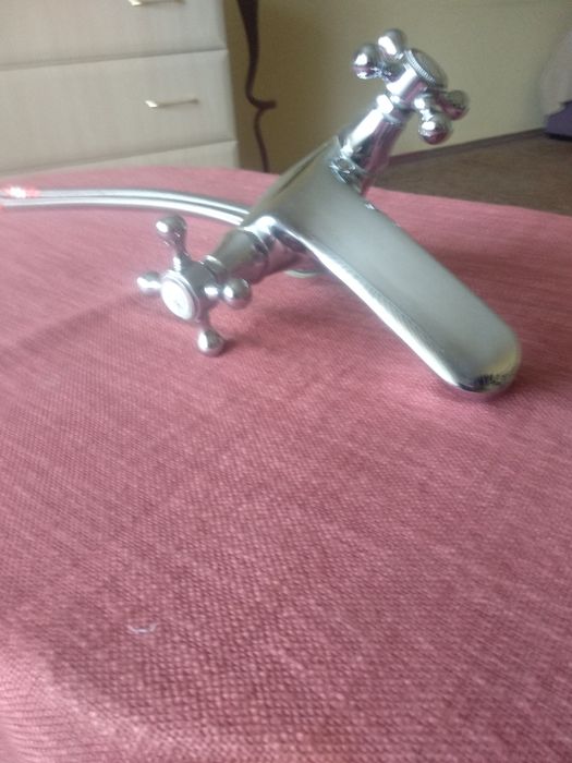 Смеситель латунный для умывальника с новыми шлангами