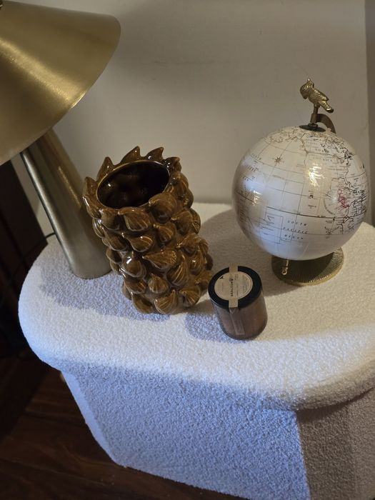 Banqueta de quarto puff  com.arrumacao em chenille nova