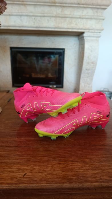 Nowe korki półprofesionalne Nike Mercurial