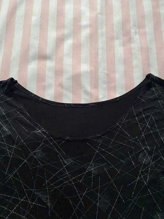 Czarna bluzka koszulka w srebrne wzorki M/L 38/40