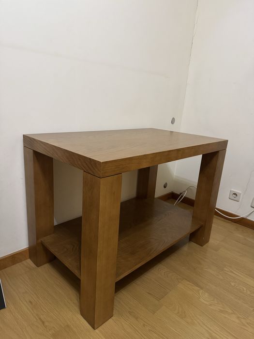 Vendo mesa de apoio madeira maciça em perfeitas condições