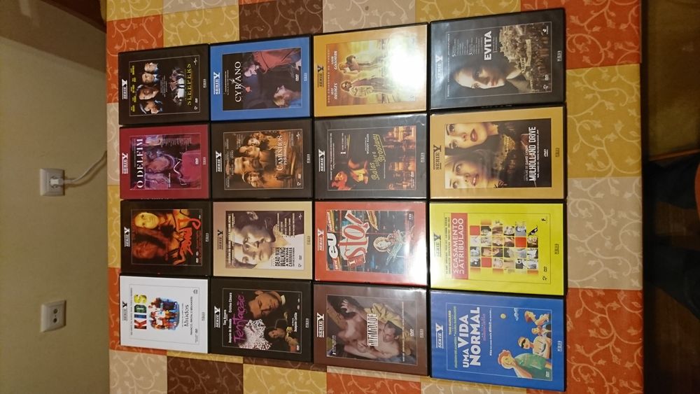 Vendo Lote de 51 DVDs