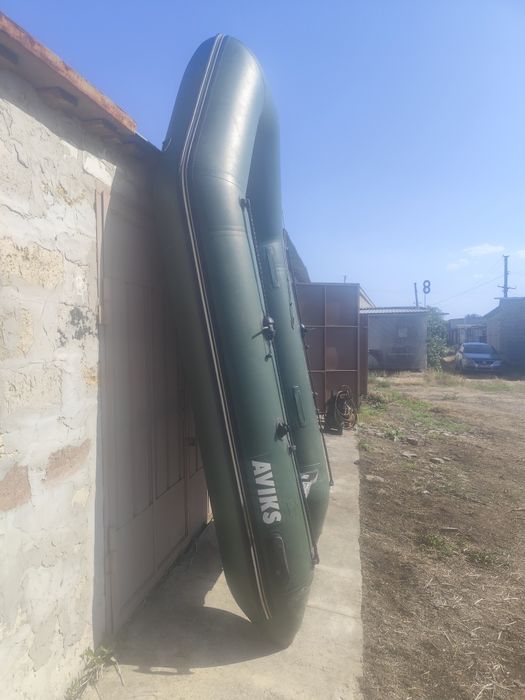 Продам лодку с мотором