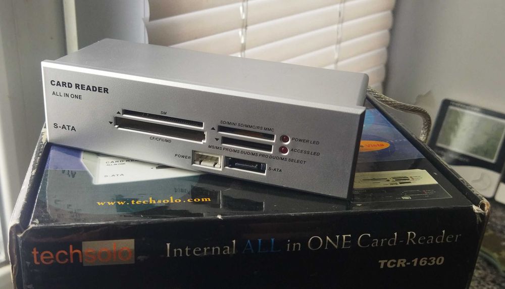 Card Reader  Techsolo TCR   all in  one