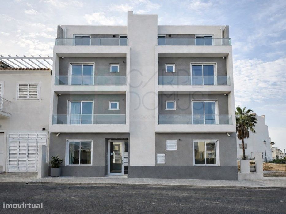 Apartamento T2 no 1º andar com Suíte e Varandas — Altura, Faro