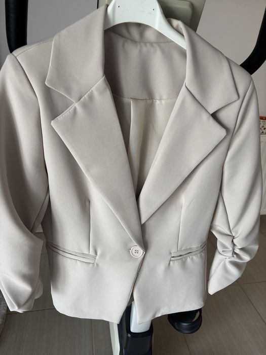 Damska marynarka beżowa