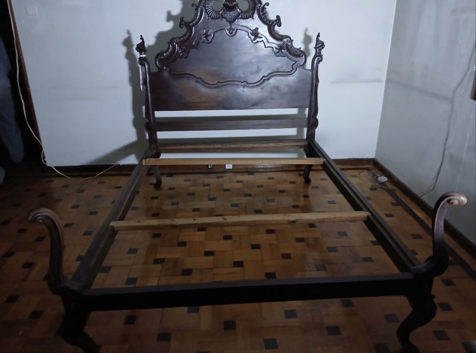 Cama antiga de casal