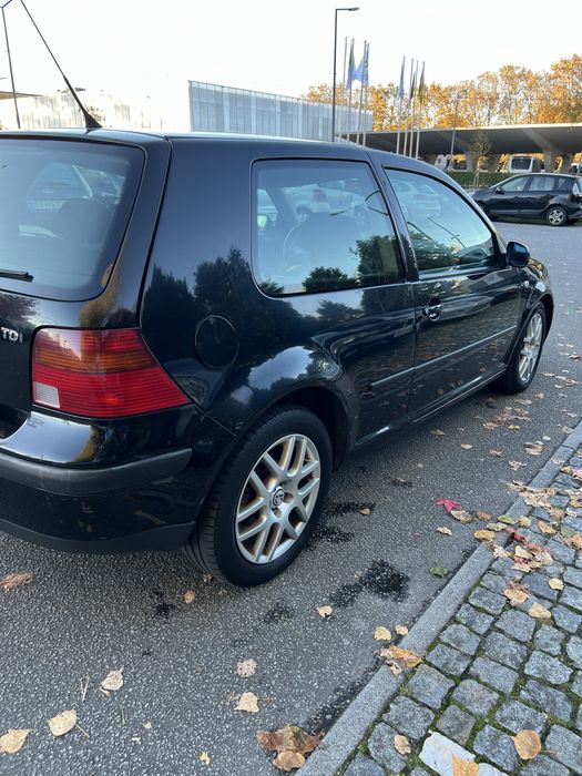 Volkswagen Golf 4 • 1.9 TDI 90cv • 1999 • Muito Estimado