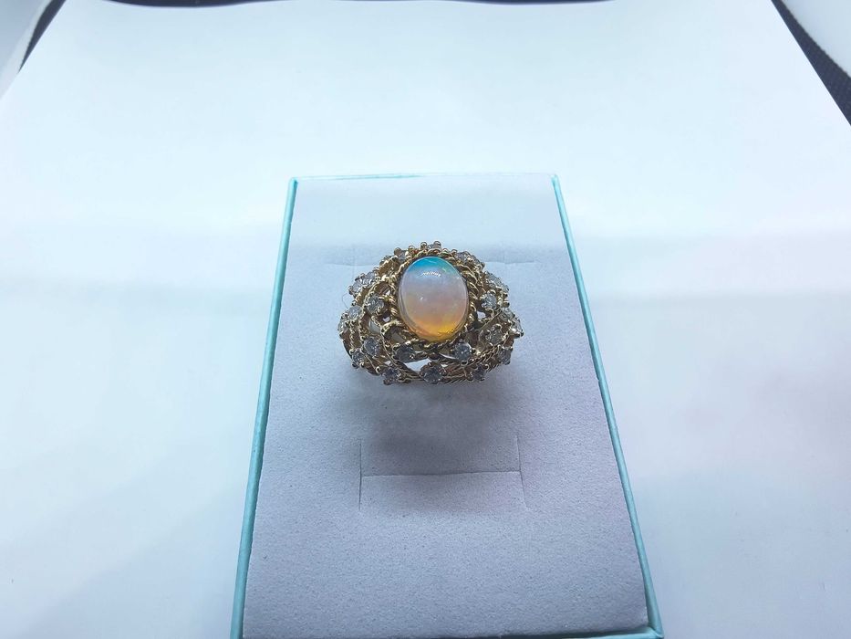 Złoty pierścionek z opalem 2ct i brylantami 0.72ct, certyfikat