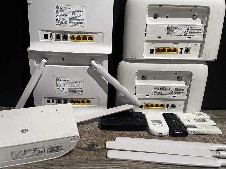 Колекція роутерів Huawei -дешево, працюють ще краще