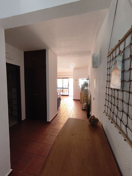 Apartamento T1  c/terraço sul e vista mar
Urbanização calma