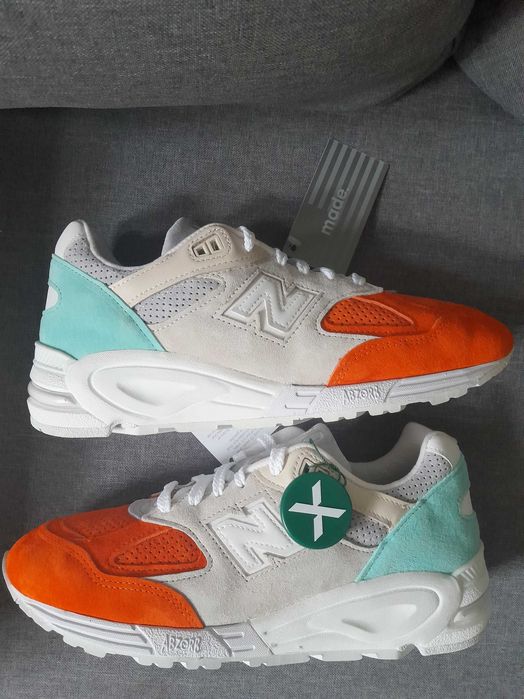 New Balance 990v2 Kith Cyclades (with Socks)