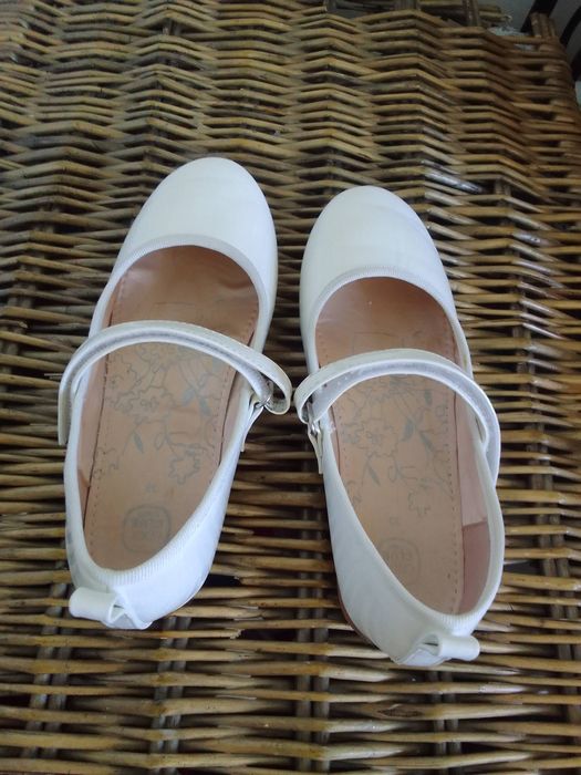 Piękne balerinki białe  Smyk komunia rozm 32 33