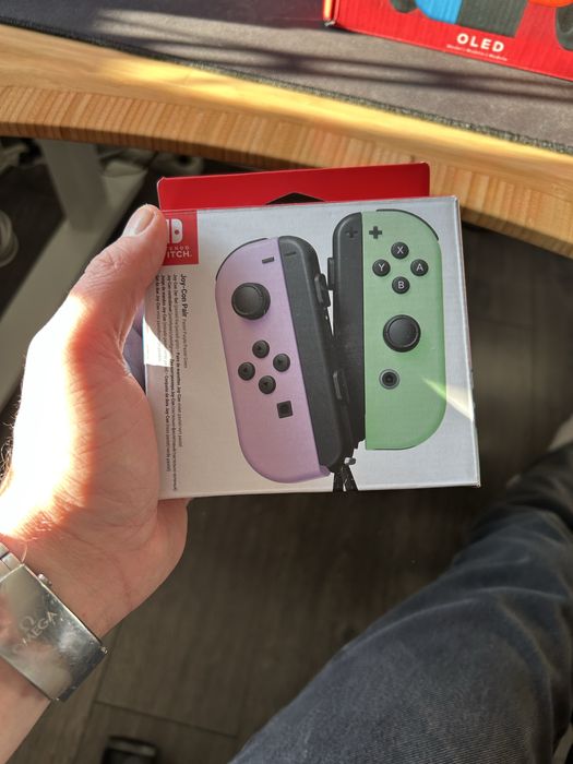 Nintendo Switch OLED + dodatkowe JoyCon’s + karta micro SD 256GB