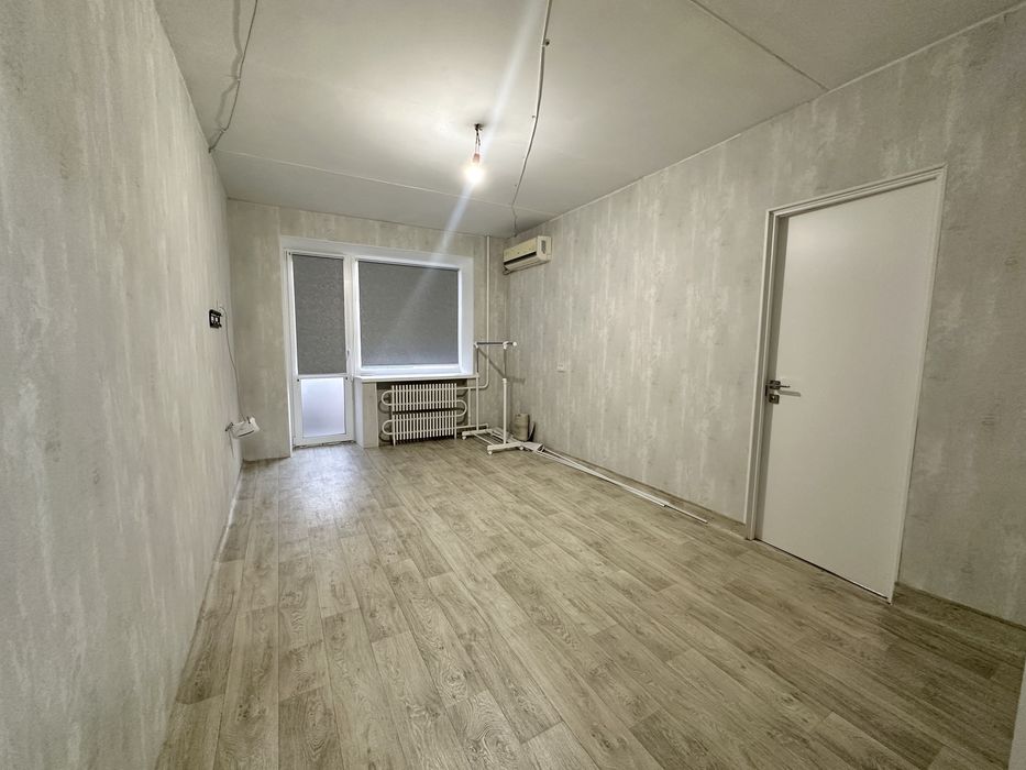 Продаж 2-к квартири Незалежної України ( район зупинки Миру )