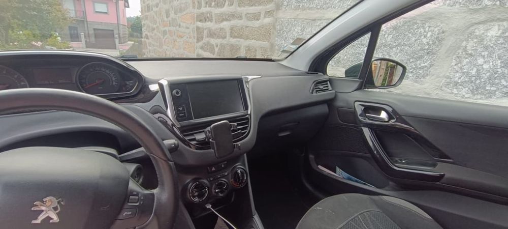 Peugeot 208 — foto 4