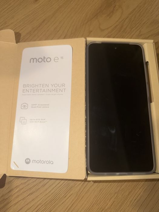 Телефон moto e15