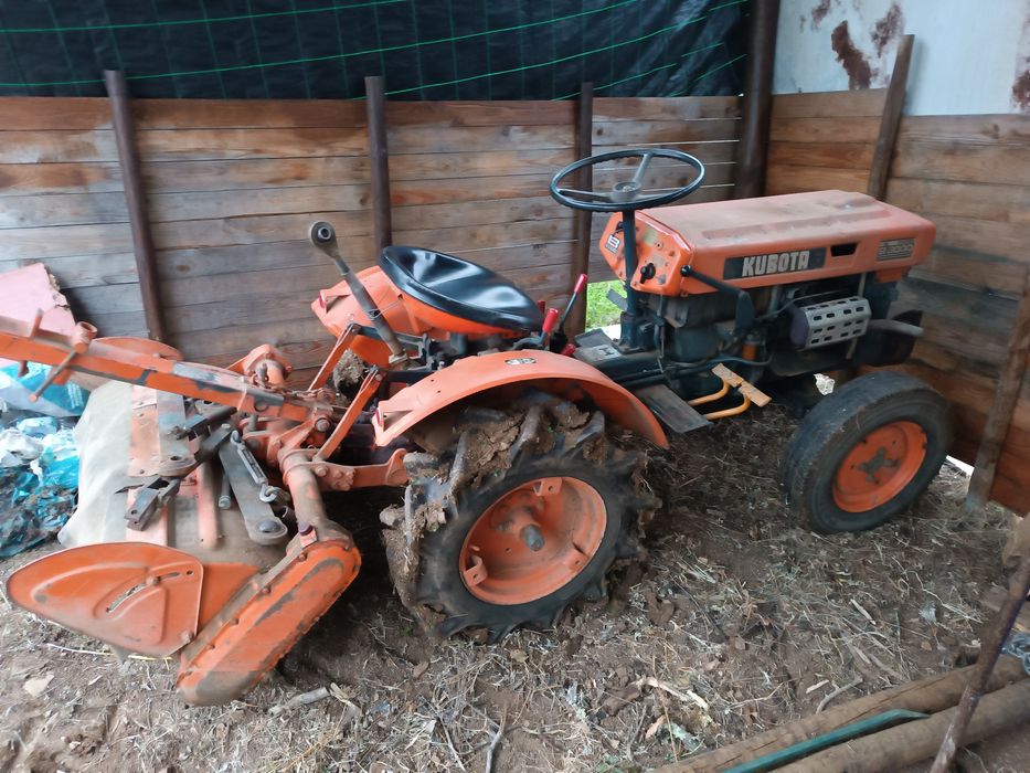 Trator Kubota B6000
