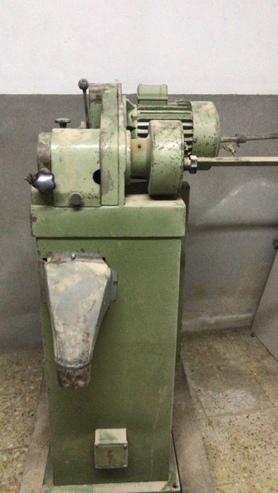 Máquina de fazer cavilhas de madeira