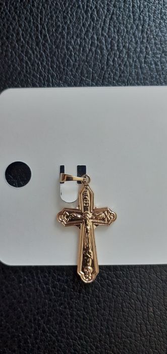 Продам хрестик золотого кольору.