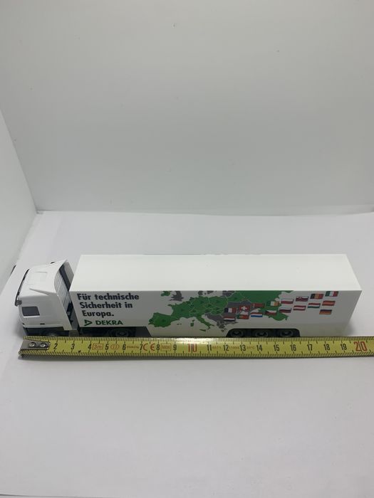 Mercedes com reboque Dekra da Herpa escala H0 1/87