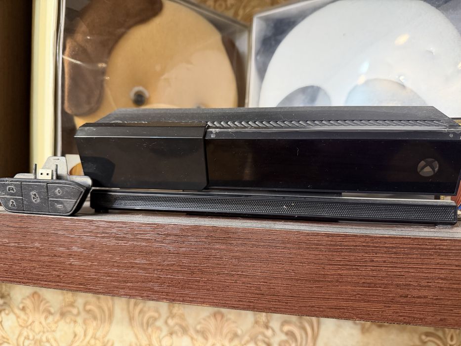 Консоль Xbox One X 1TB + Kinect  v.2 + Seagate Backup Plus Portable 5TB (HDD, USB 3.0) + 2 геймпади + Повний комплект + Подарки фигурка чехол стик