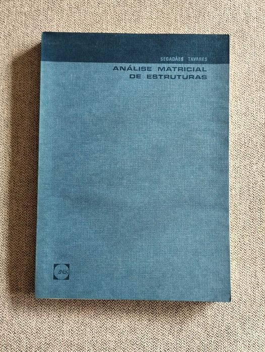 Livro "Análise Matricial de estruturas" de Segadães Tavares