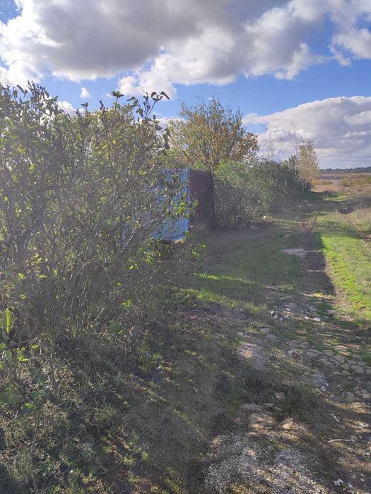 участок, есть маленький домик, берег лимана